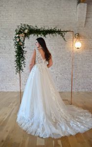 Curvy Brautkleid für große Größen – Wedding Team