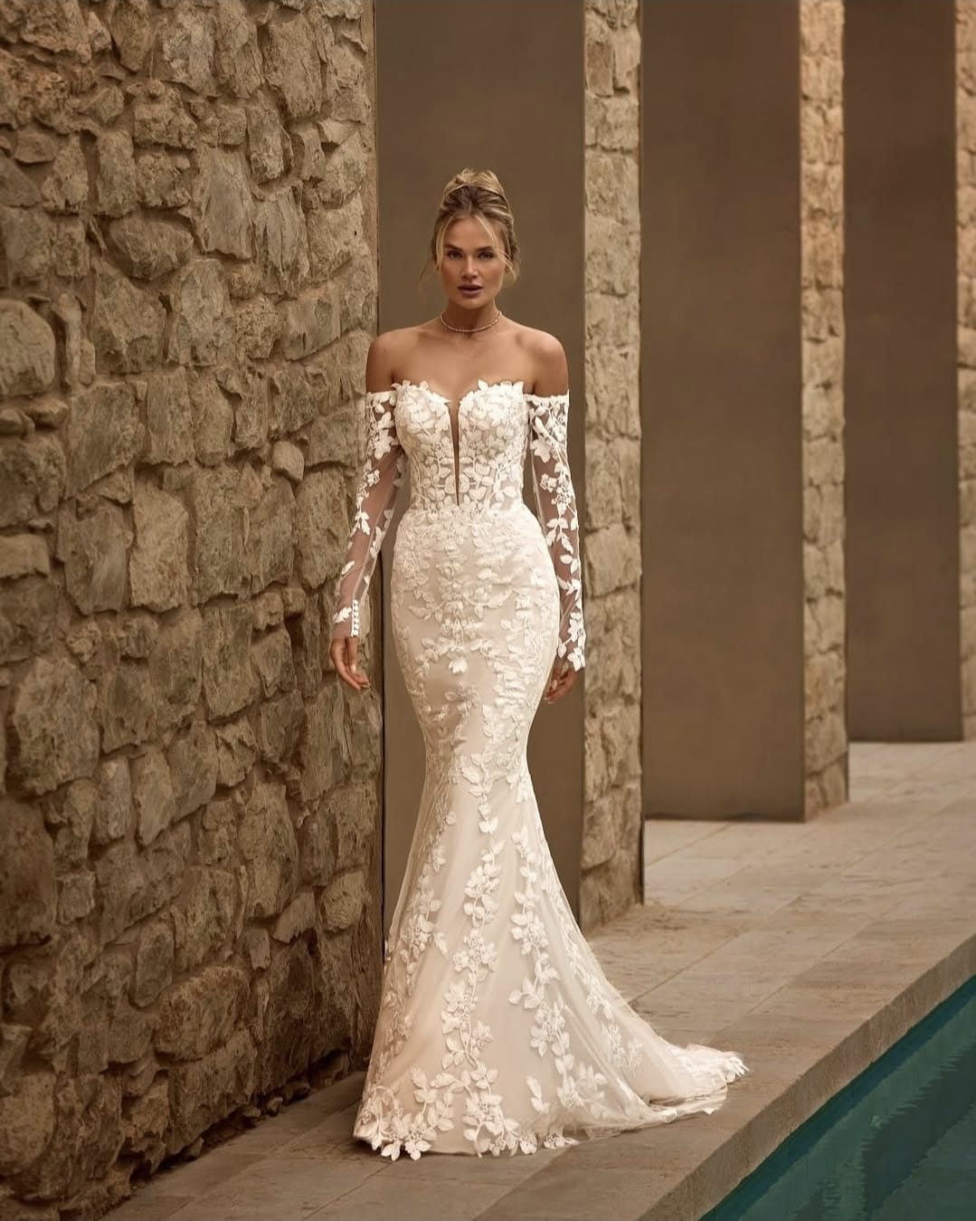 Meerjungfrau-Brautkleid Off-Shoulder mit Blumenapplikationen – Wedding Team