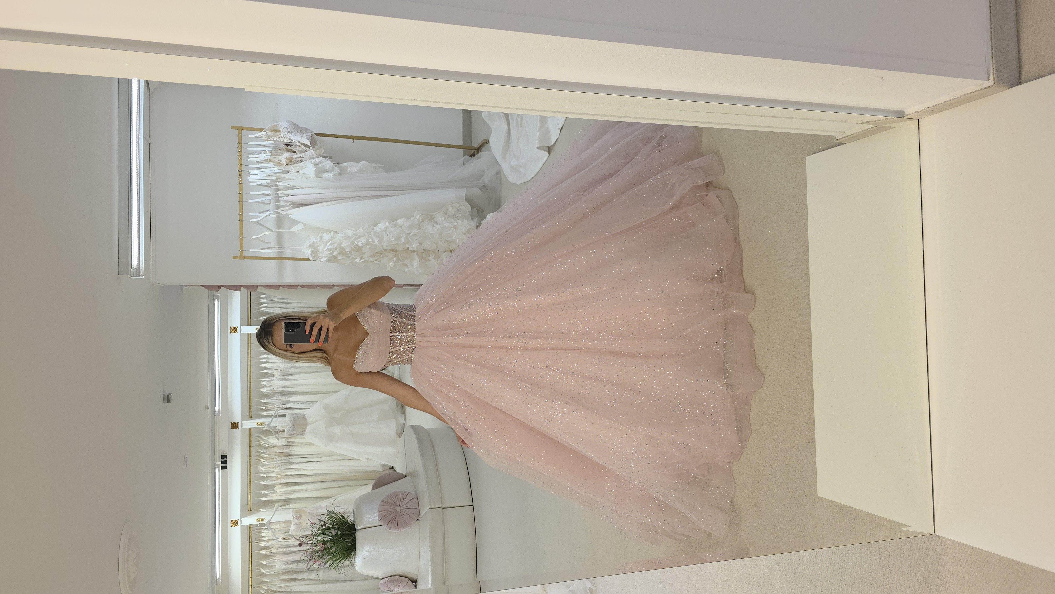 Königinnenkleid in zartem Rosé mit weitem Tüllrock – Schützenfest, Wedding Team Schlangen