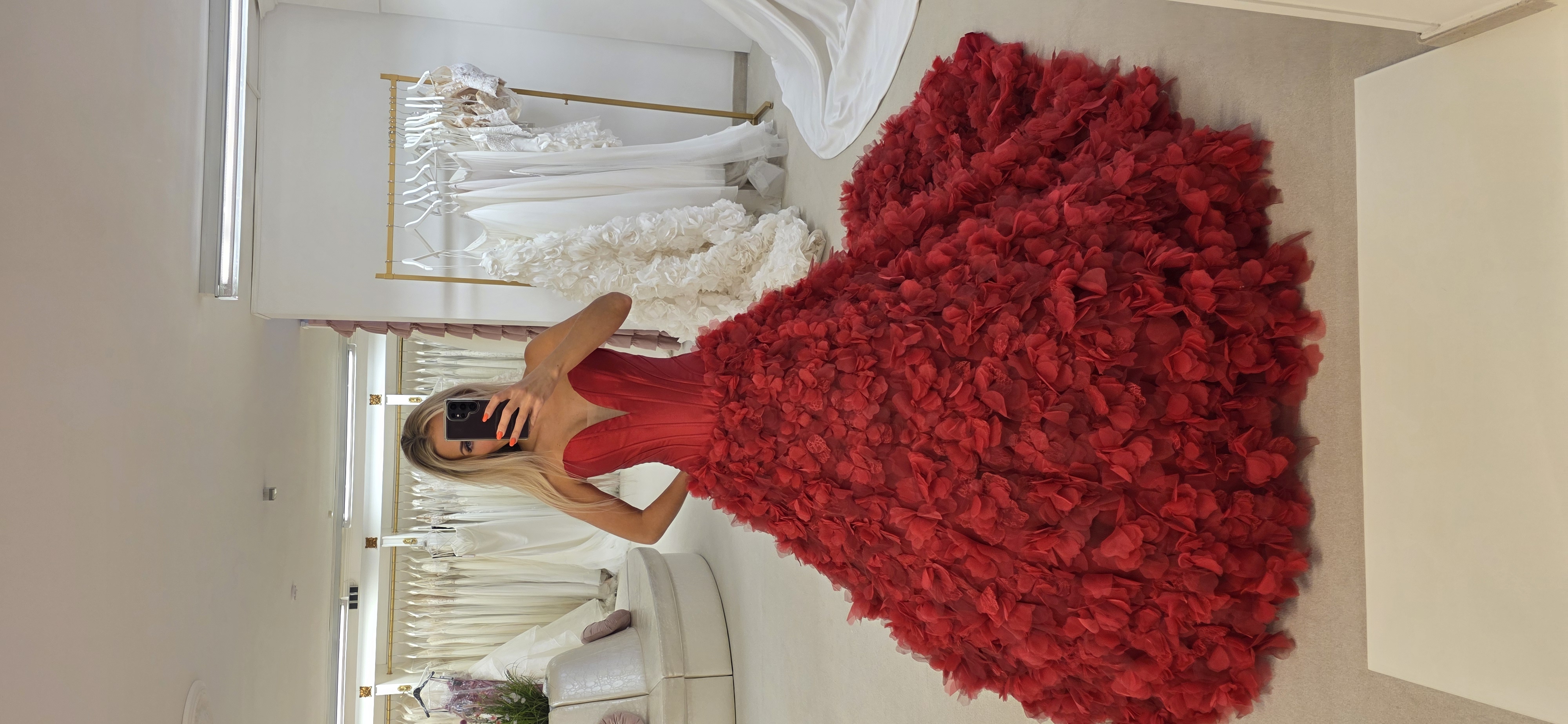 Königinnenkleid in Rot mit gerüschtem Volantrock – Schützenfest, Wedding Team Schlangen