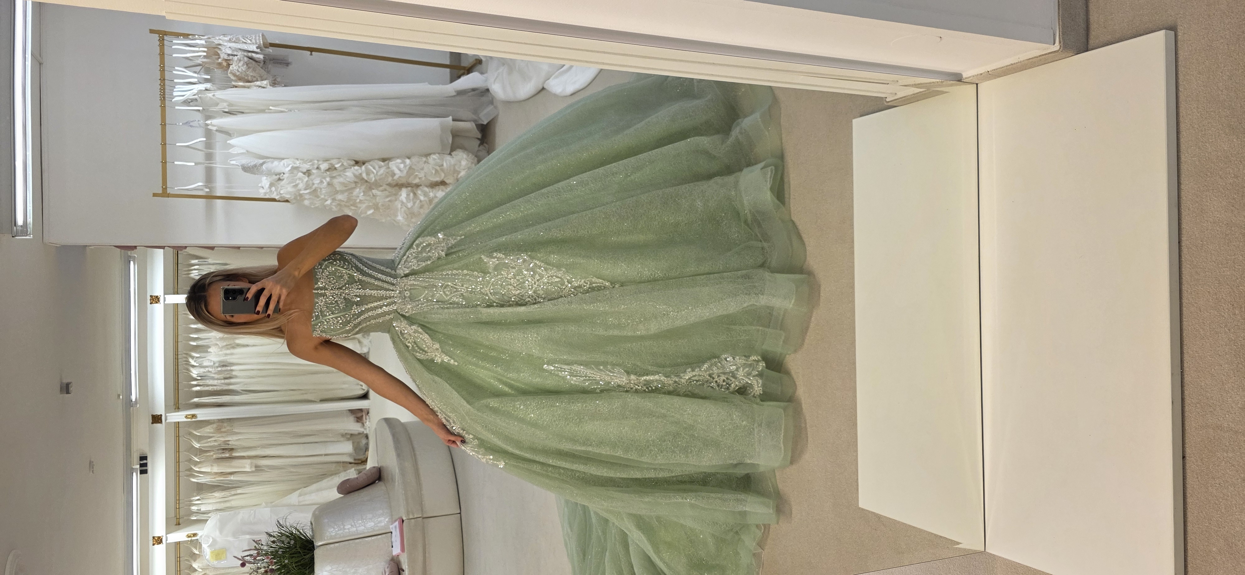 Königinnenkleid in Mintgrün mit Spitzenapplikationen – Schützenfest, Wedding Team Schlangen