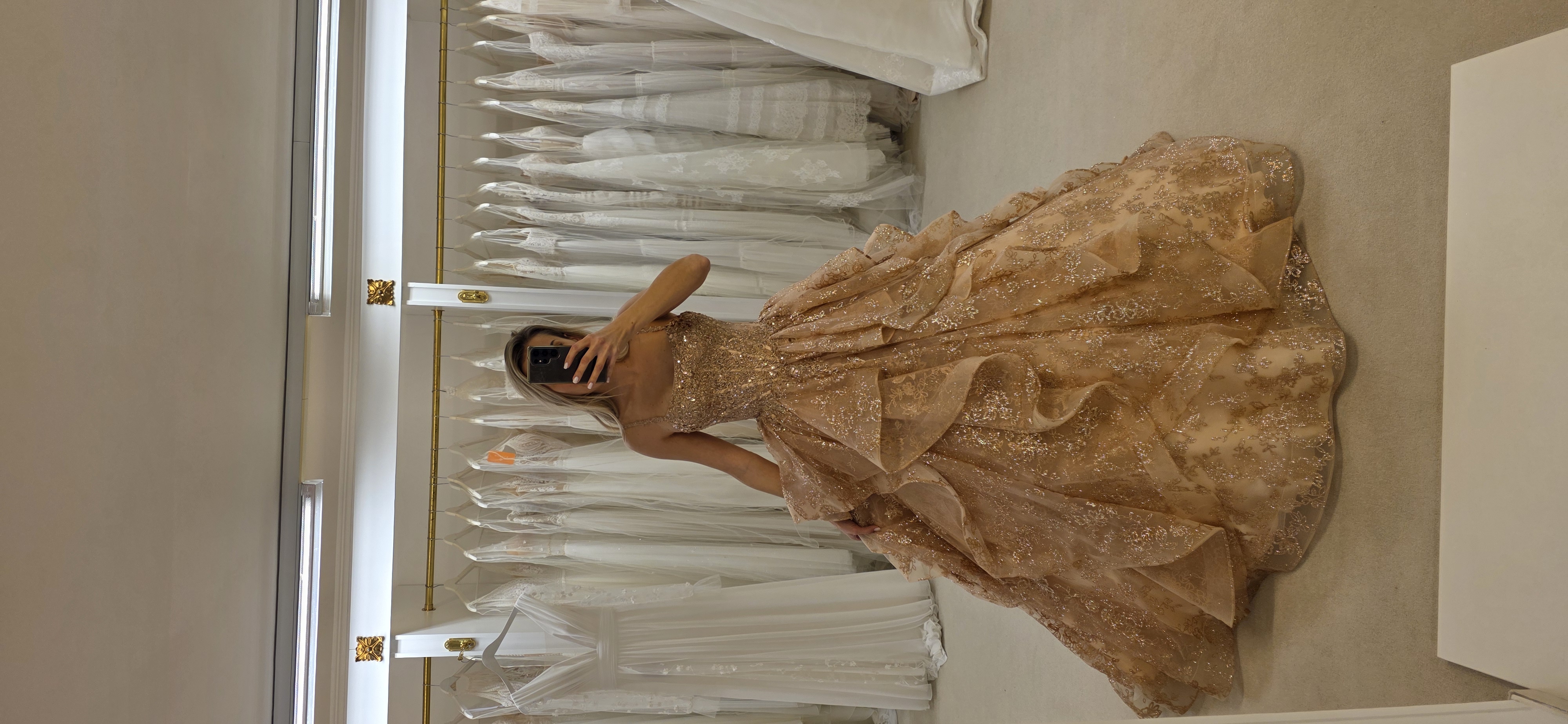 Königinnenkleid in Gold-Camel mit glitzerndem Rock – Schützenfest, Wedding Team Schlangen